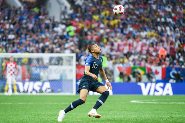 示了足球领 示了足球领